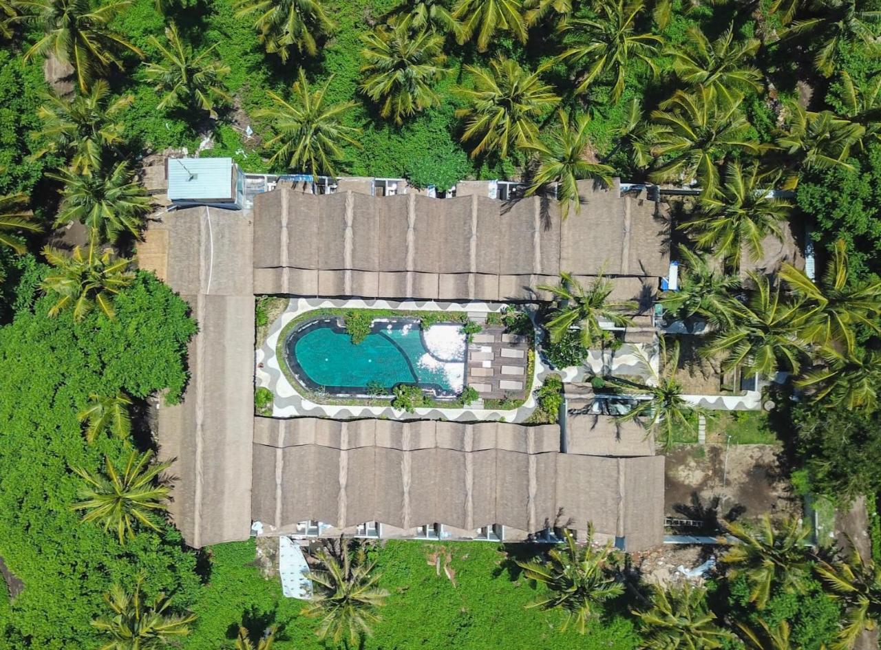 Gili One Resort Джили Трауанган Екстериор снимка